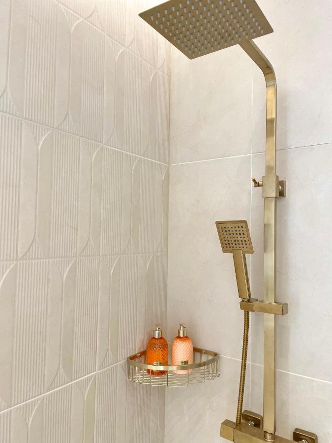 Stylish & Chic Central Apartment With Hot Tub Perth Extérieur photo